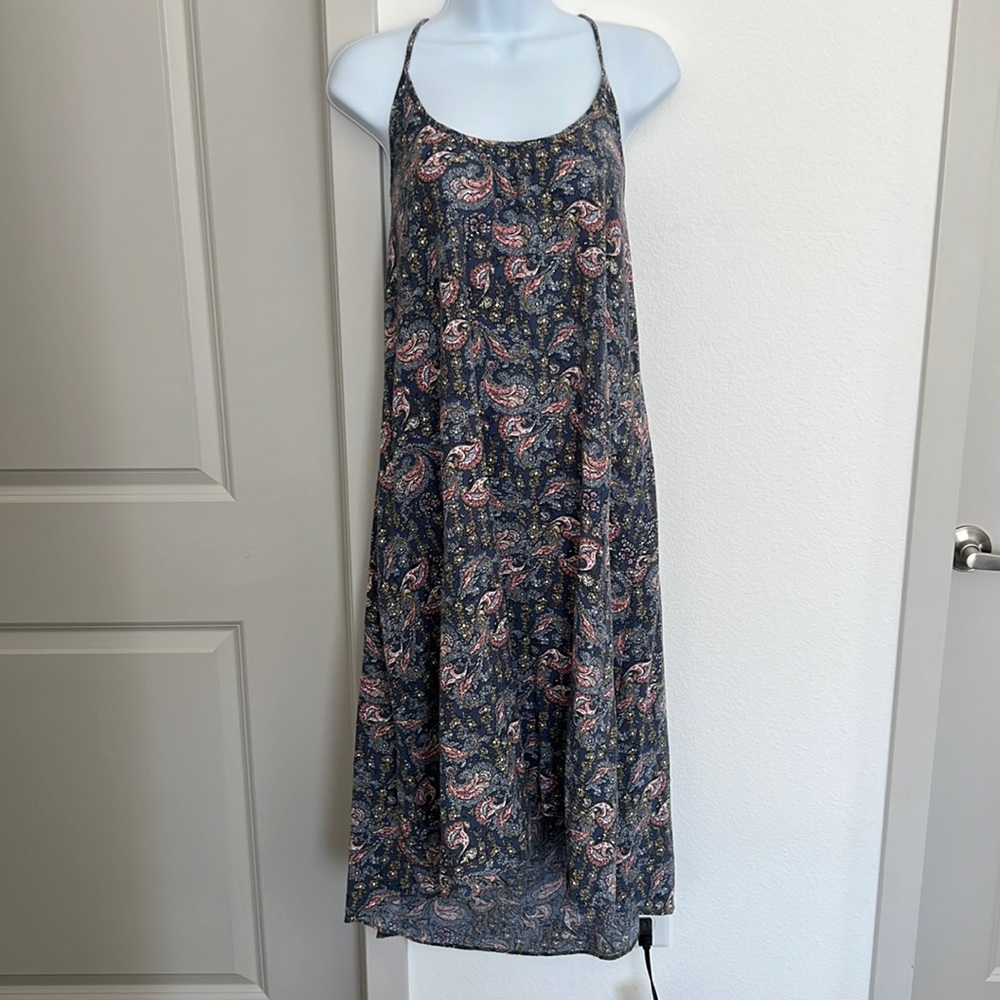 Let everything flow with this dress 👗